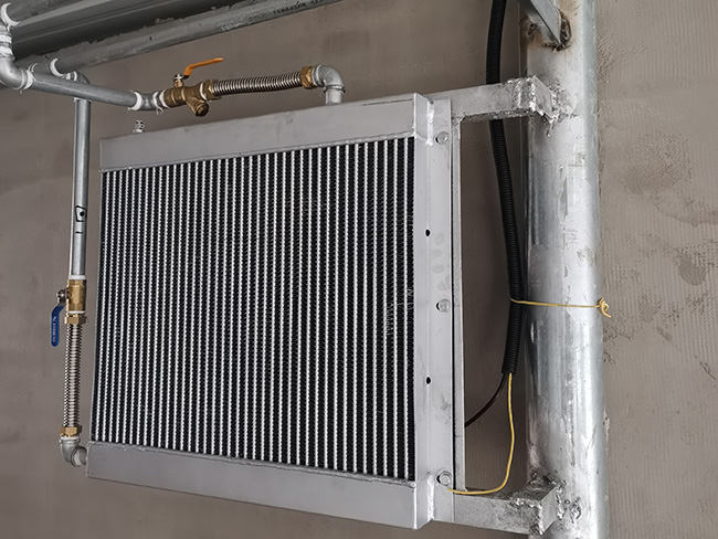 豬舍內散熱器